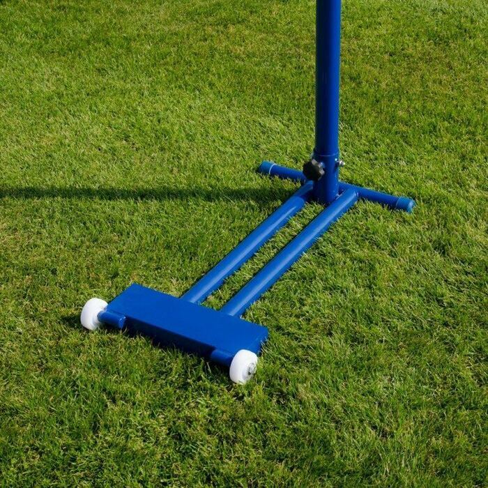 Freestanding badminton posts and net