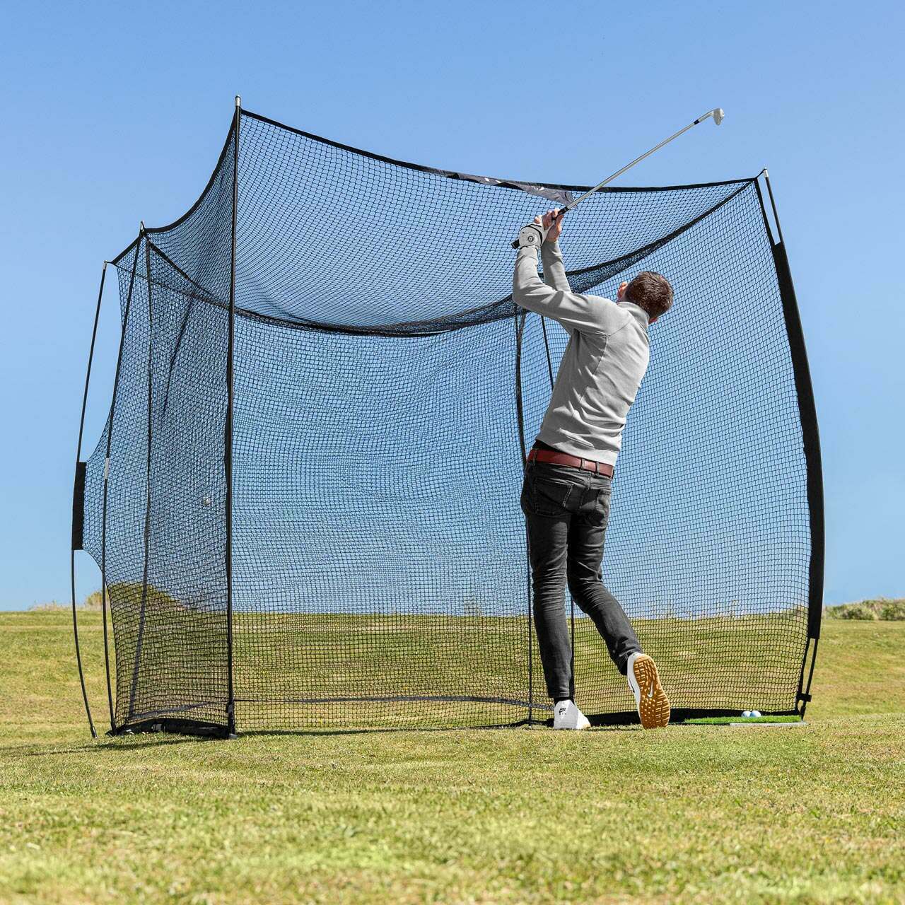 Golf hitting wall for garden practice