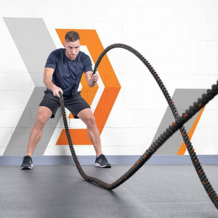 Workout with battle ropes